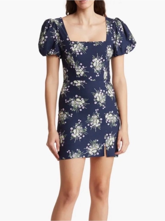 Francesca's Collections Dresses & Skirts - Francesca's NWT Sydney Square
Neck Floral Mini Dress - Navy - Size
Small